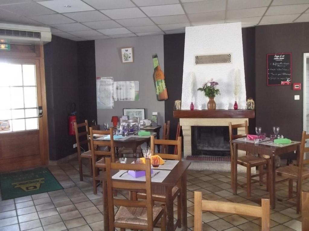 Hotel Des Cotes De Meuse Saint-Maurice-sous-les-Côtes エクステリア 写真