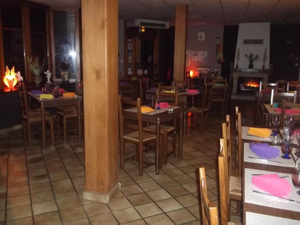 Hotel Des Cotes De Meuse Saint-Maurice-sous-les-Côtes エクステリア 写真