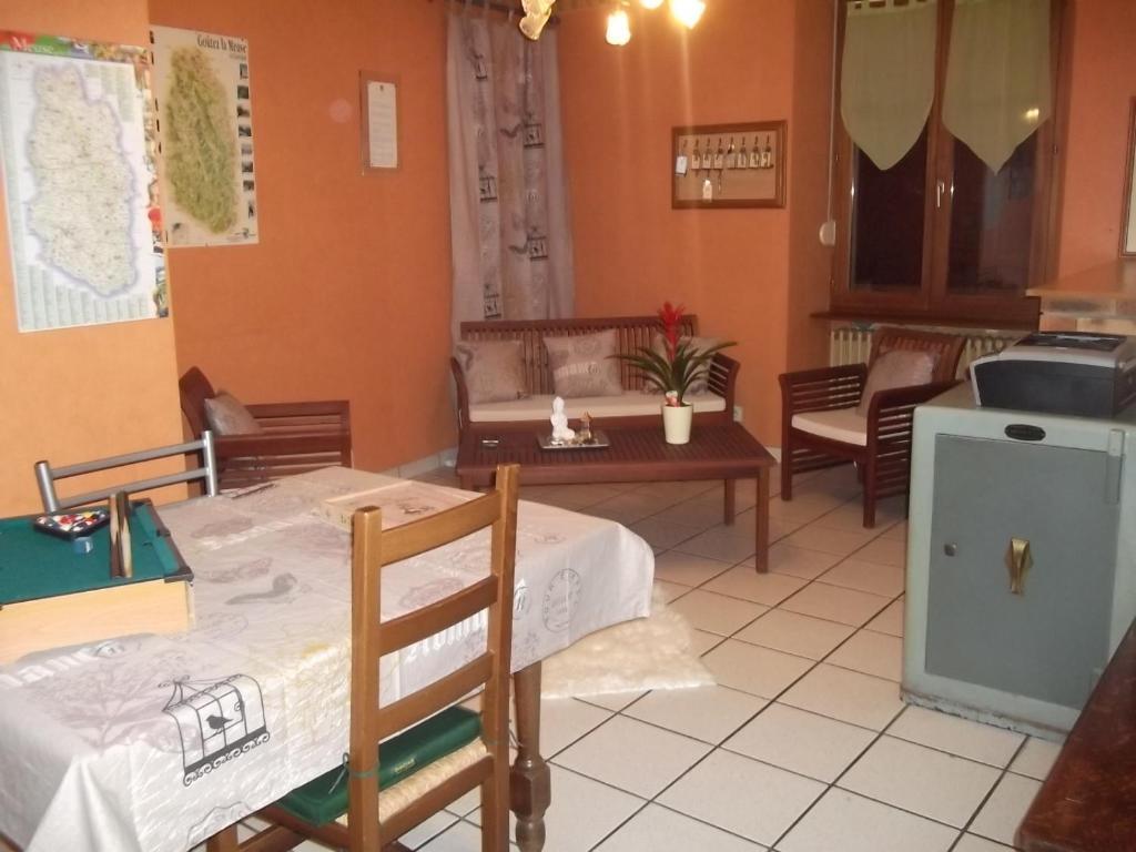 Hotel Des Cotes De Meuse Saint-Maurice-sous-les-Côtes エクステリア 写真