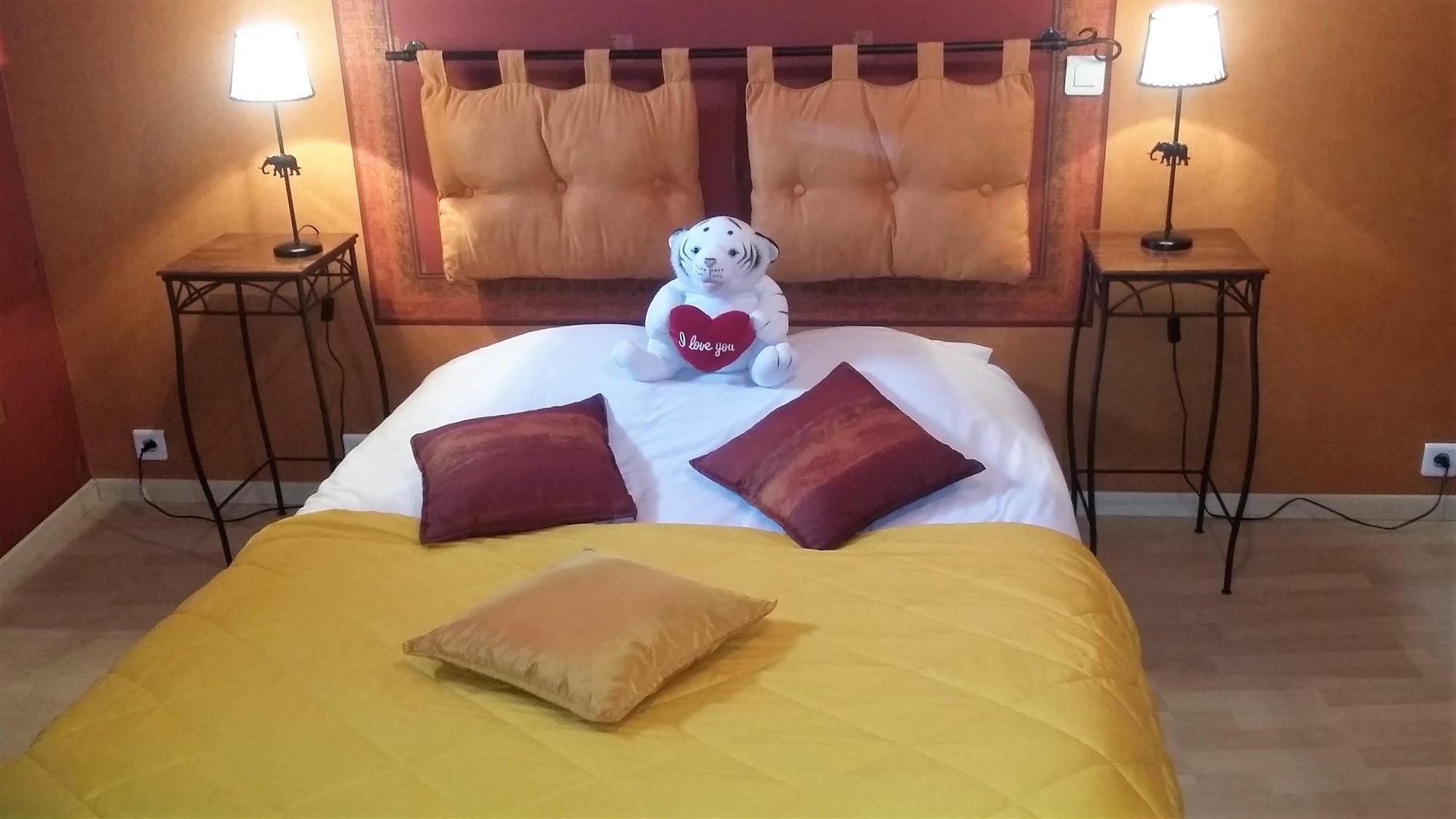 Hotel Des Cotes De Meuse Saint-Maurice-sous-les-Côtes エクステリア 写真