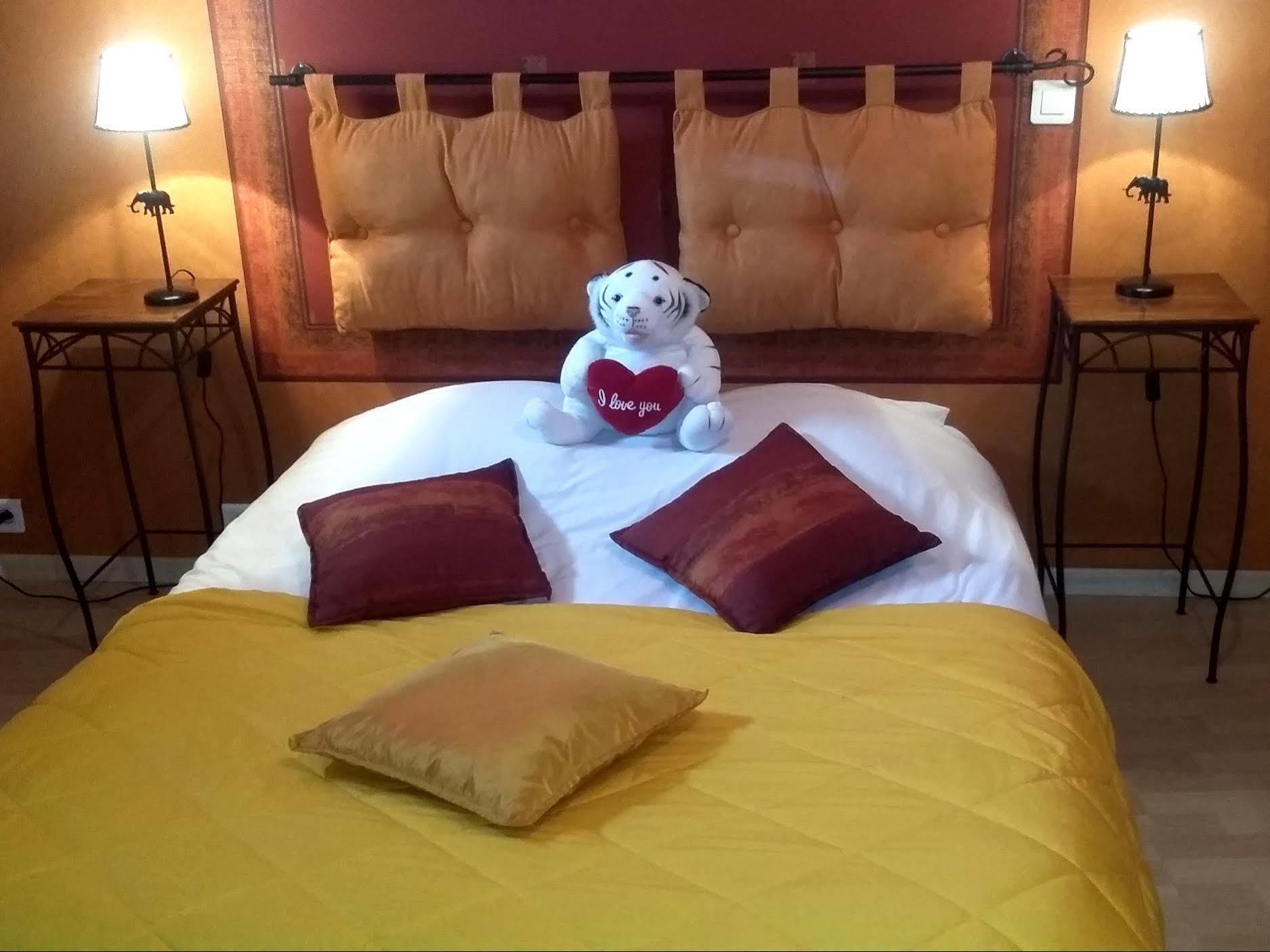 Hotel Des Cotes De Meuse Saint-Maurice-sous-les-Côtes エクステリア 写真